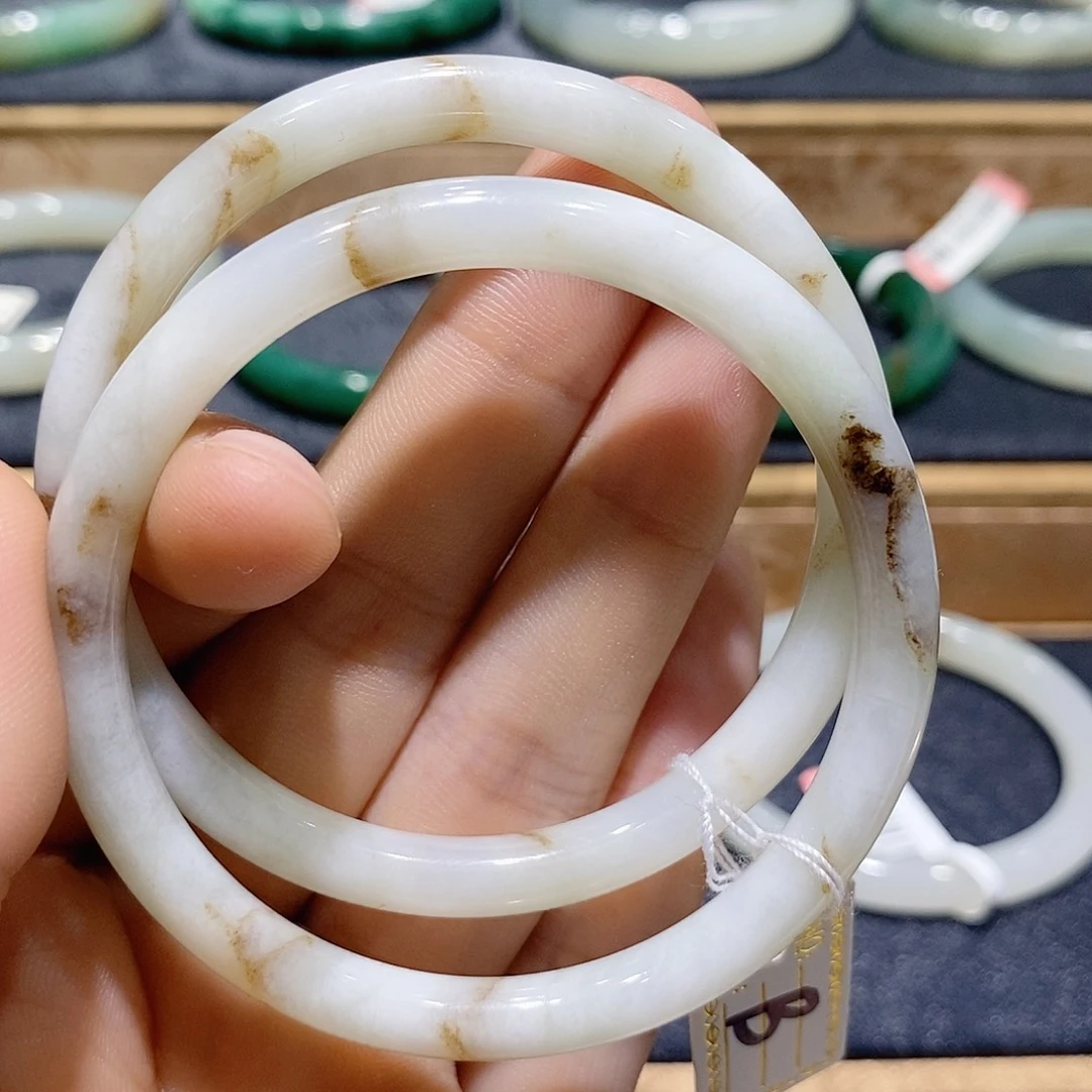 独山玉未镶嵌手镯