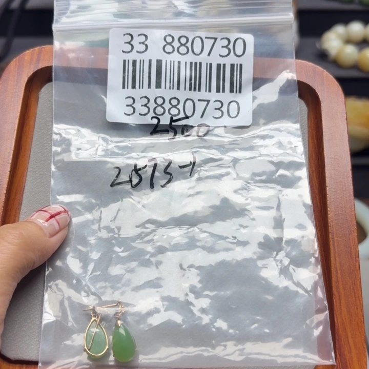 和田玉18K金镶嵌耳饰