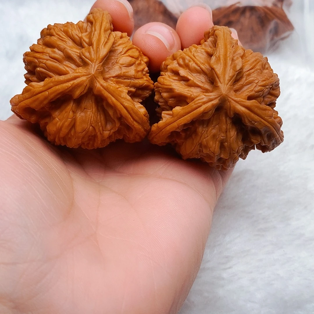 浩***业吊坠文玩核桃三棱