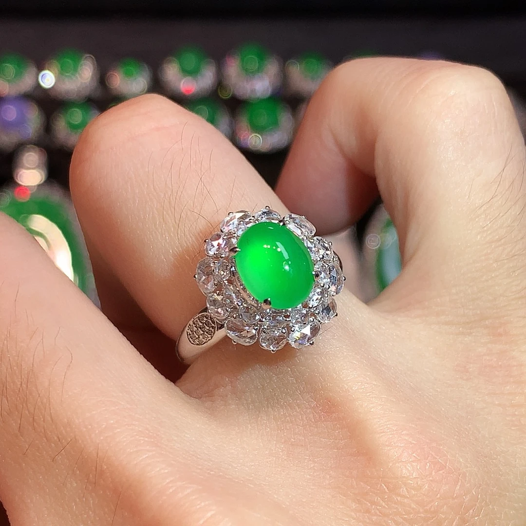 翡翠18K金镶嵌戒指高冰黄阳绿蛋面戒指