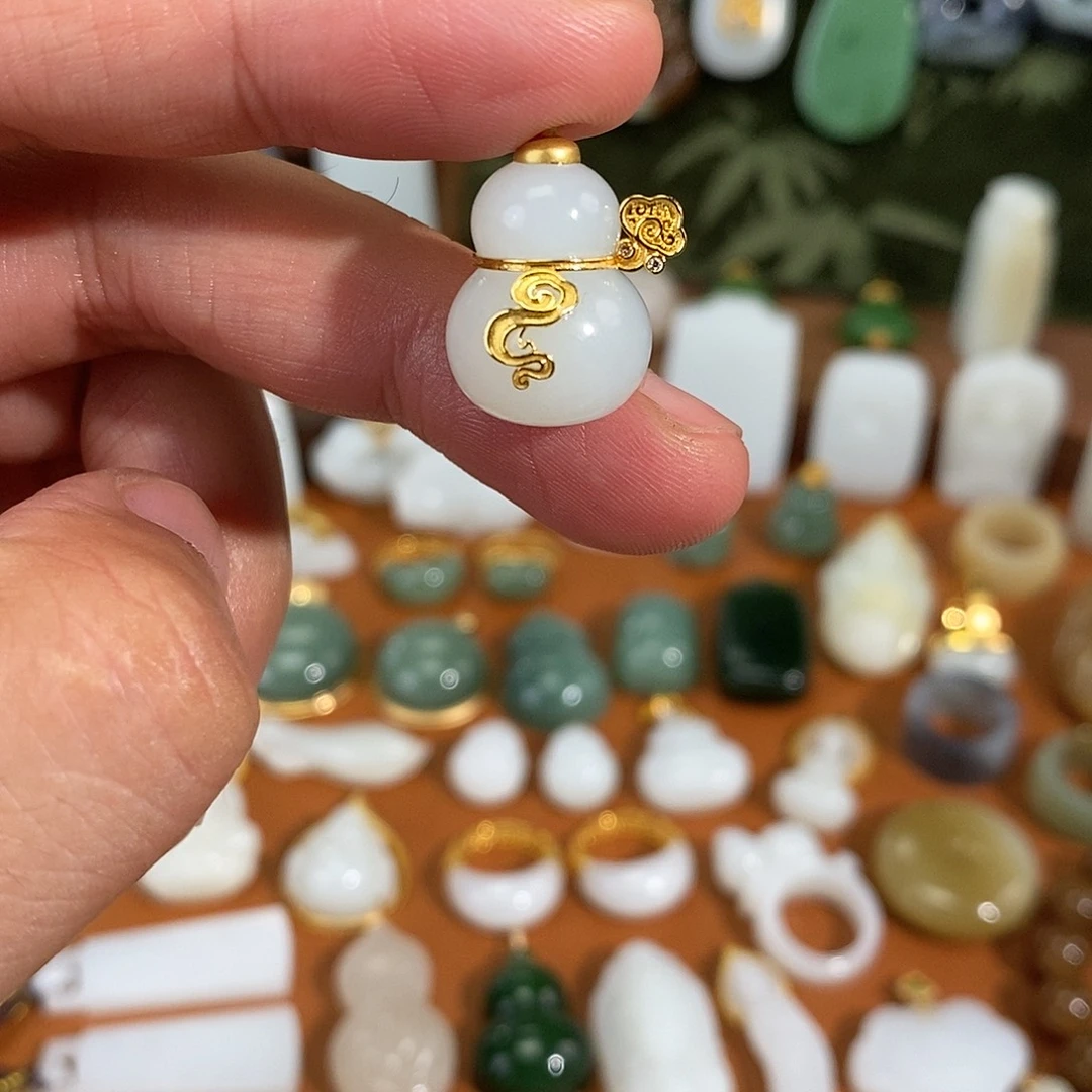 和田玉18K金镶嵌颈饰