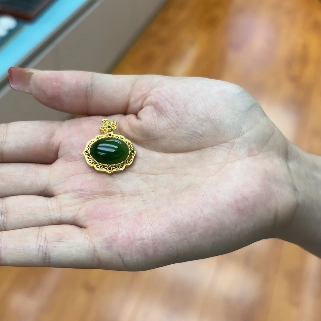 和田玉18K金镶嵌颈饰