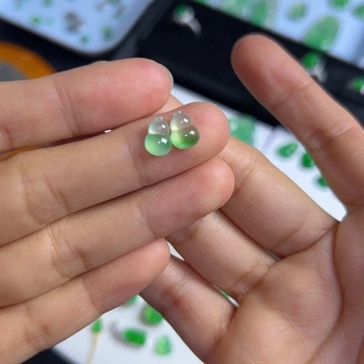 翡翠颈饰未镶嵌葫芦