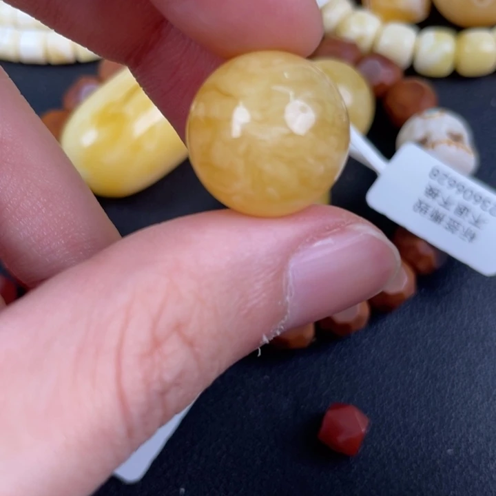 琥珀裸石未镶嵌天然24