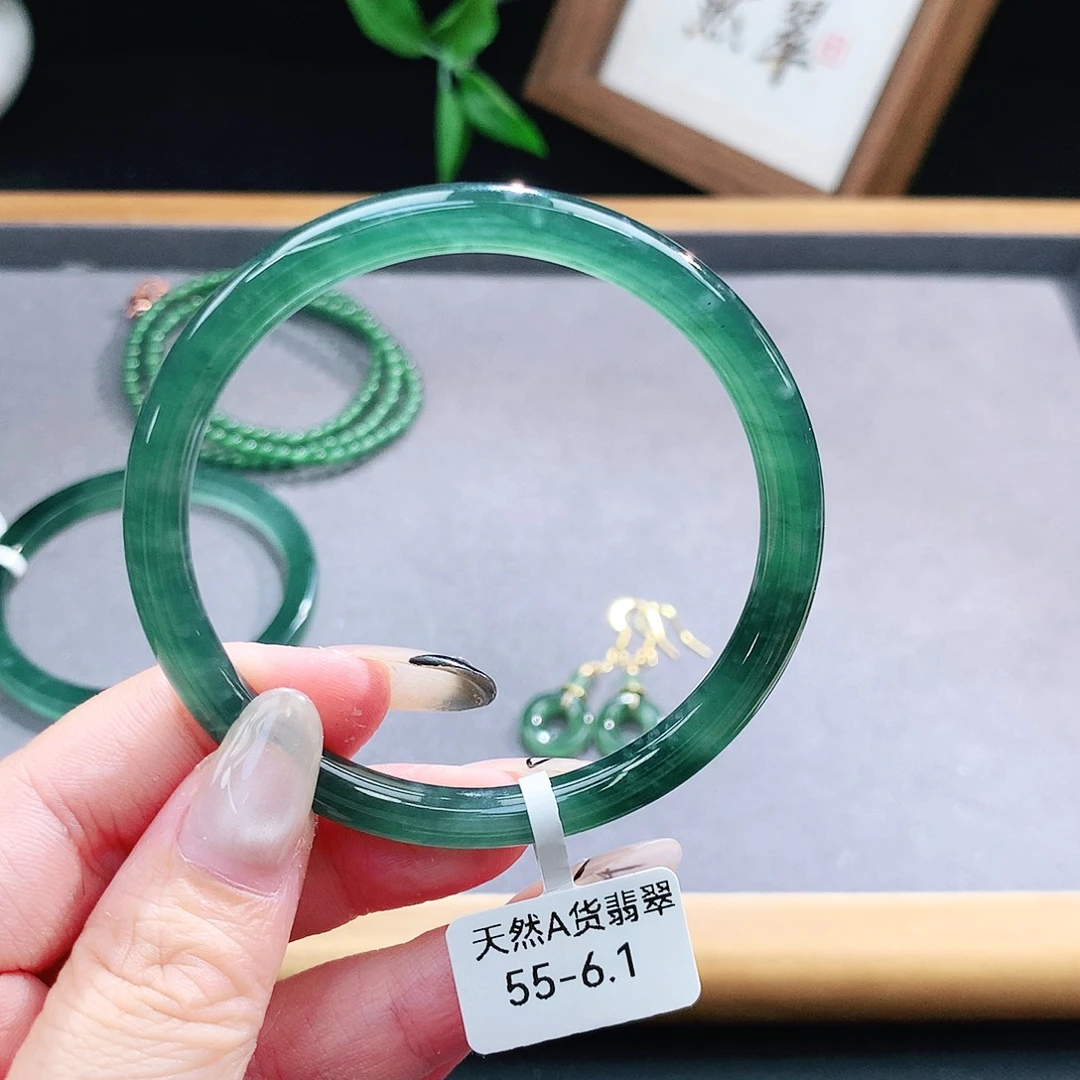 翡翠手镯（圆镯）未镶嵌