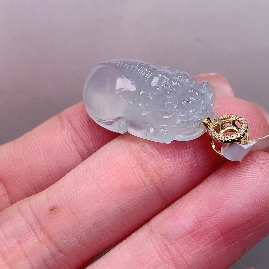 颈饰18K金镶嵌翡翠冰胶貔貅