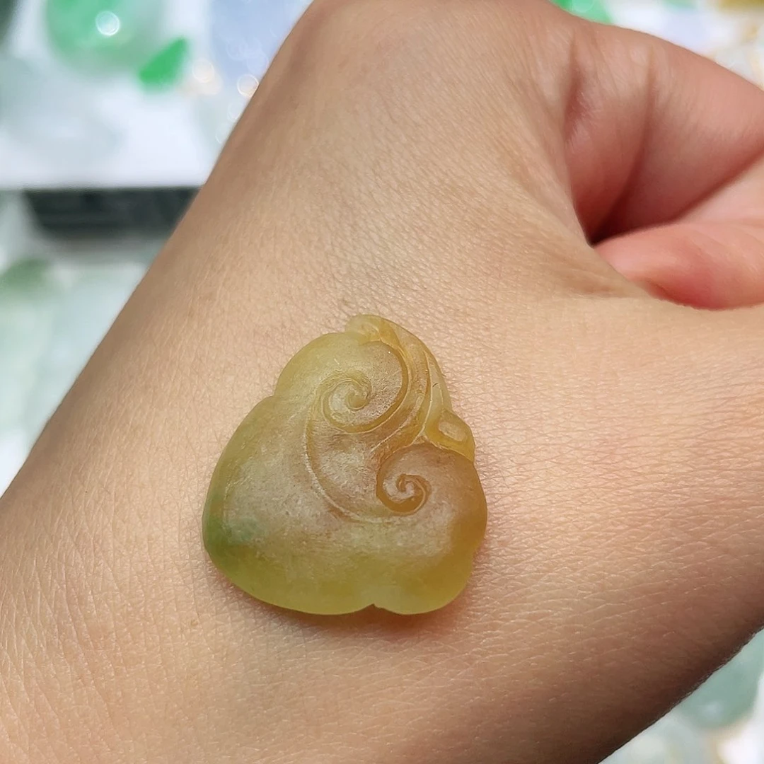 定制翡翠未镶嵌黄绿如意