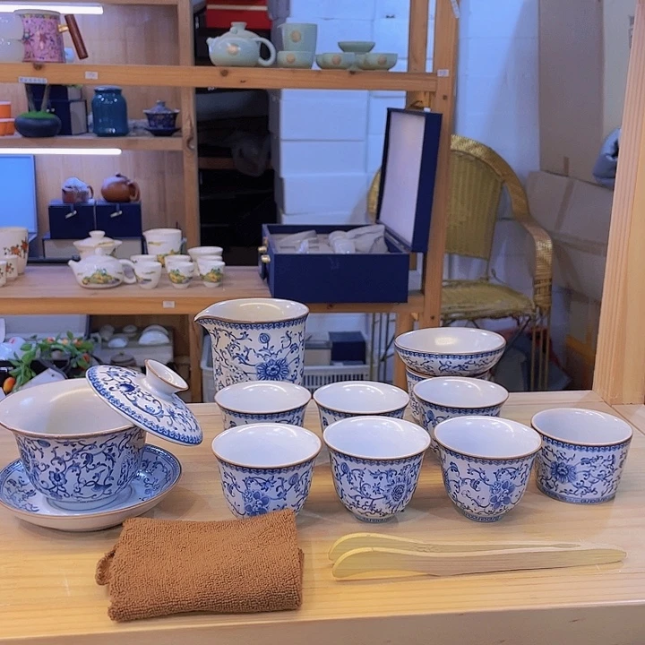 缠枝莲青花汝瓷套装