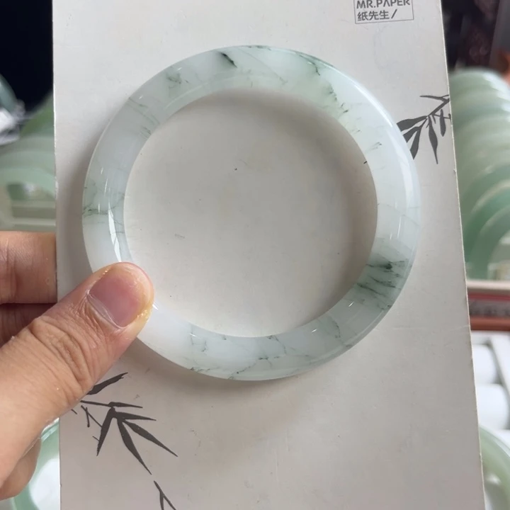 未镶嵌手镯石英质玉