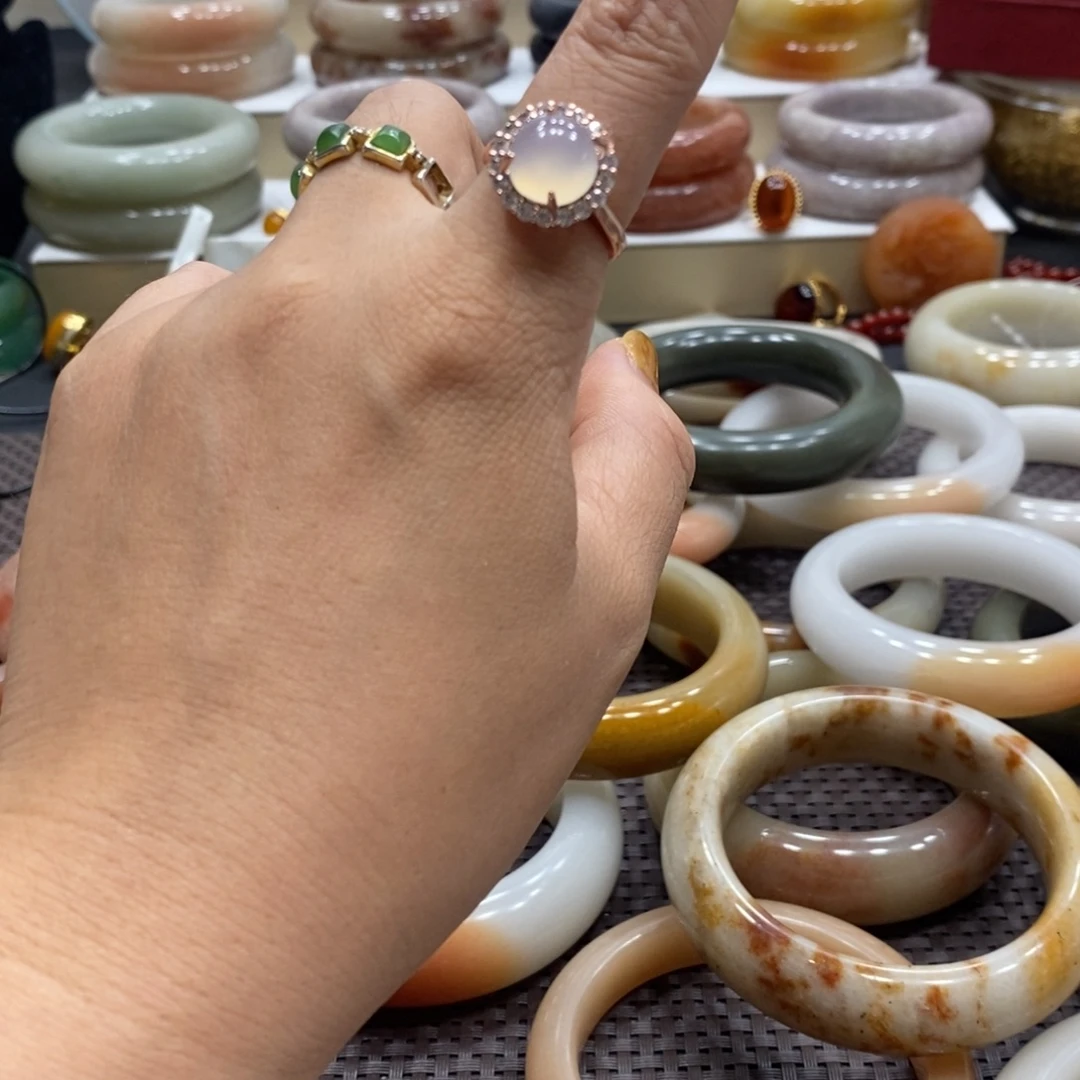 石英质玉手镯未镶嵌