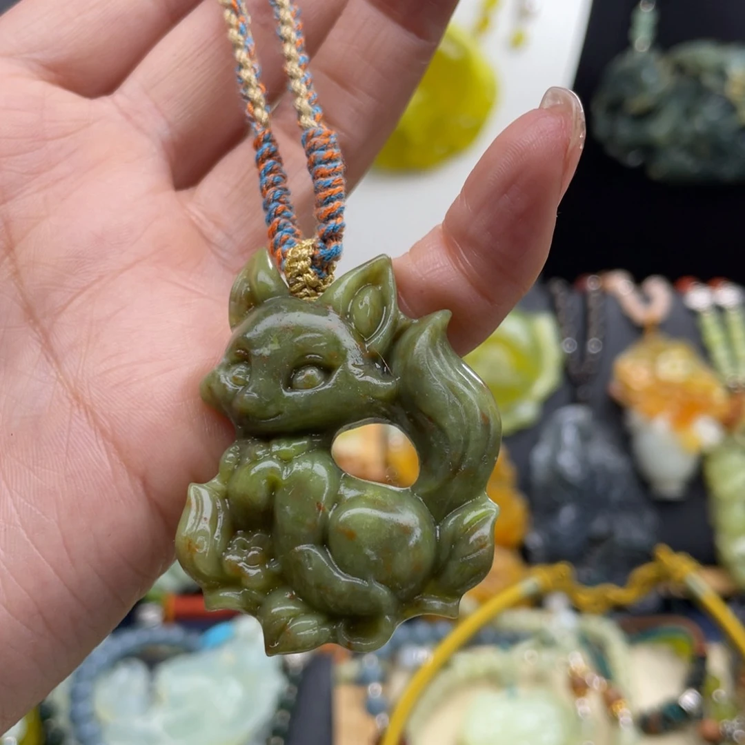 蛇纹石玉未镶嵌颈饰