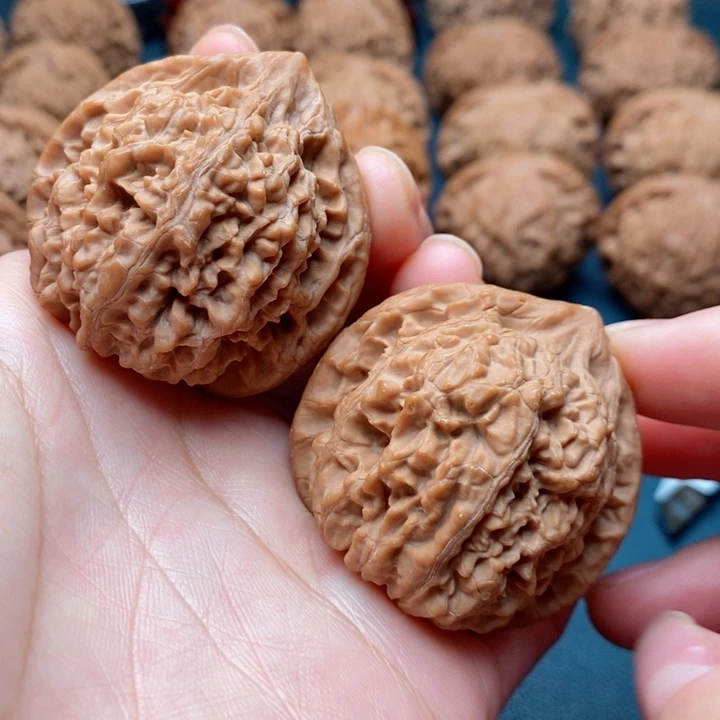 文玩核桃把件F***方41牡丹纹