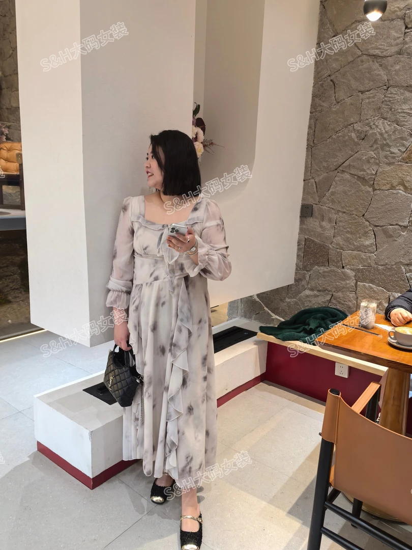 浅灰色流仙裙大码连衣裙