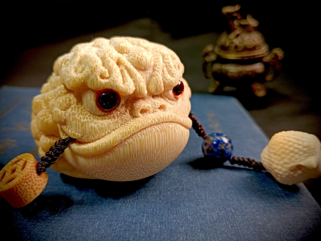 精工立体雕刻【恶霸金蟾】招财手把件送文玩油+刷子