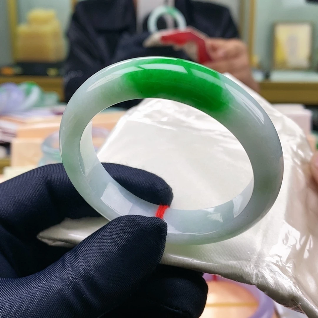 【闪购商品】未镶嵌手镯翡翠白底辣绿
