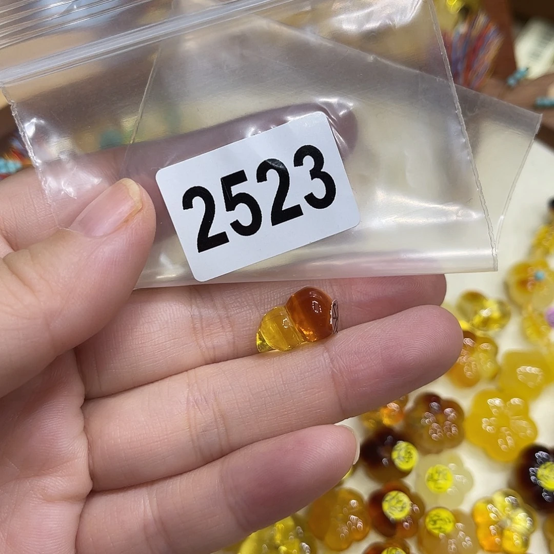 琥珀未镶嵌珠宝奇石