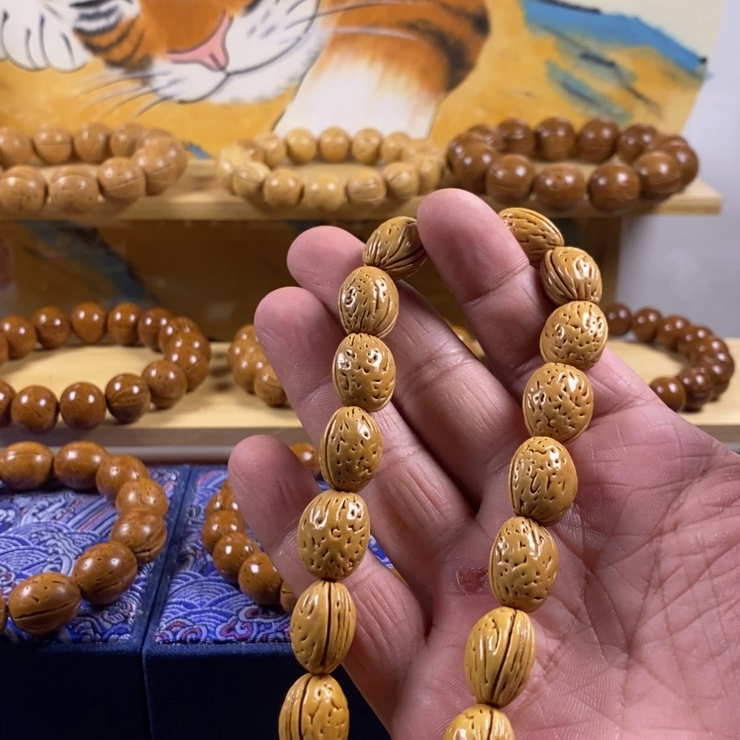 H***.桃核吊坠沈阳钱袋子原皮手持