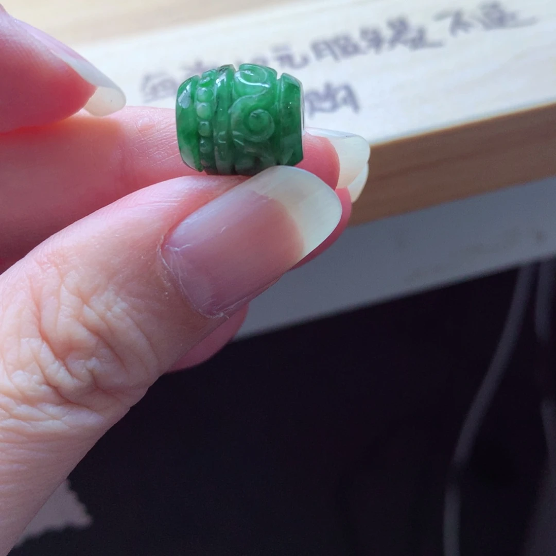 翡翠未镶嵌颈饰吊坠