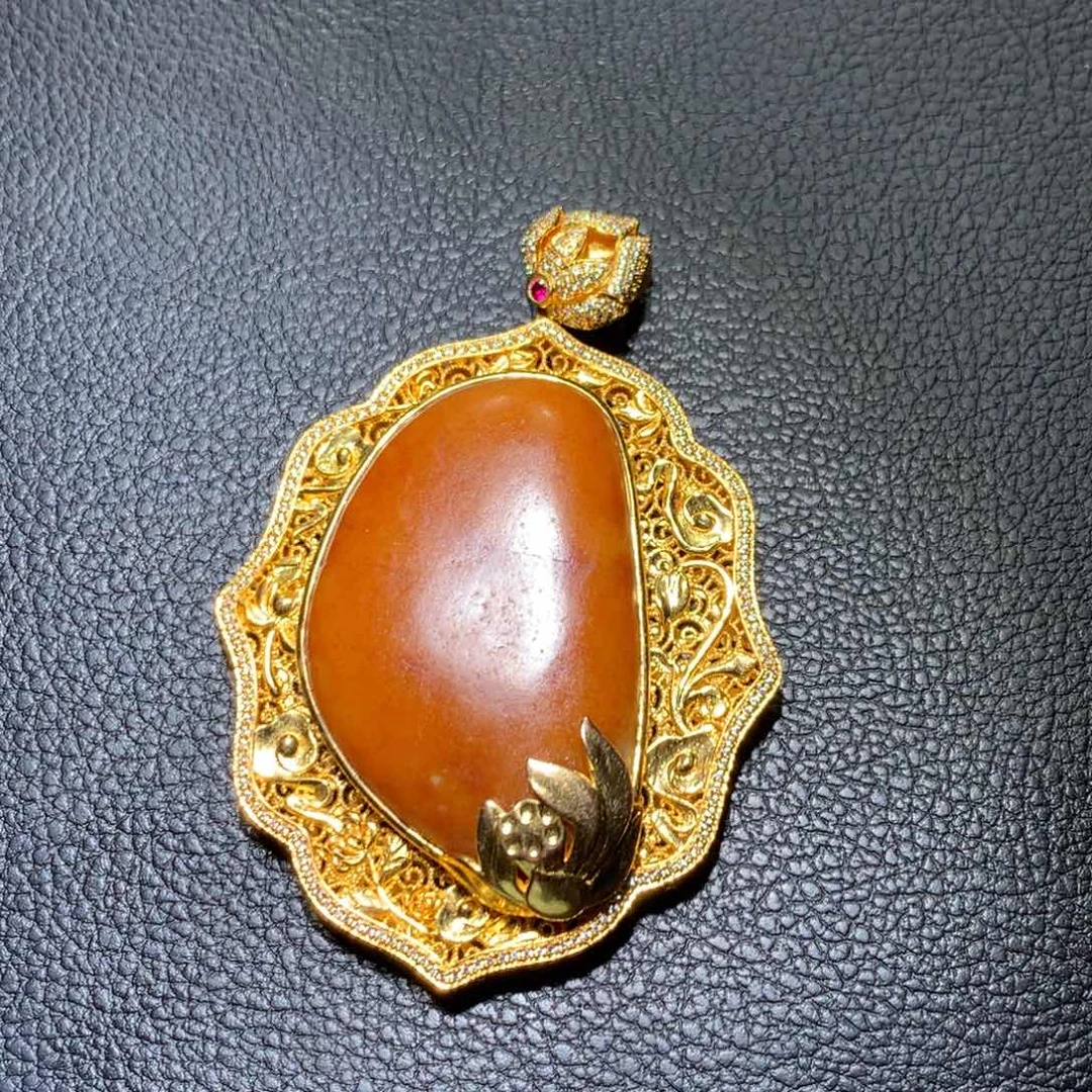 和田玉颈饰18K金镶嵌d****e