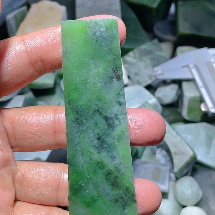 和田玉（碧玉）未镶嵌珠宝奇石