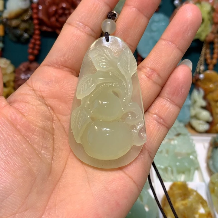 分***陈蛇纹石玉未镶嵌颈饰