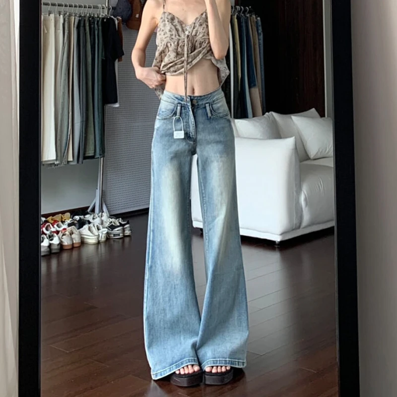 复古水洗高级感微喇牛仔裤女秋季新款设计感不贴腿显瘦百搭直筒裤