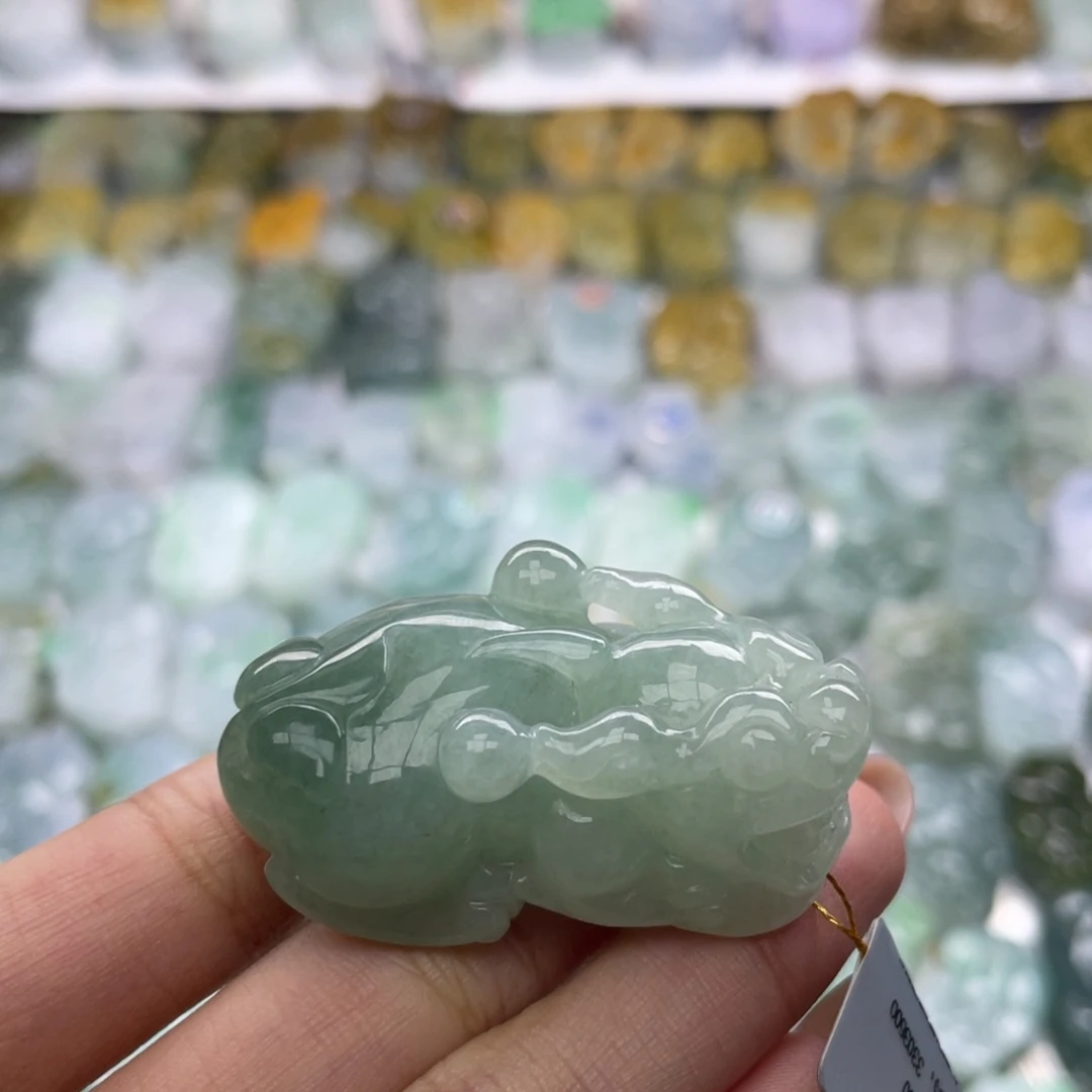 翡翠未镶嵌颈饰貔貅