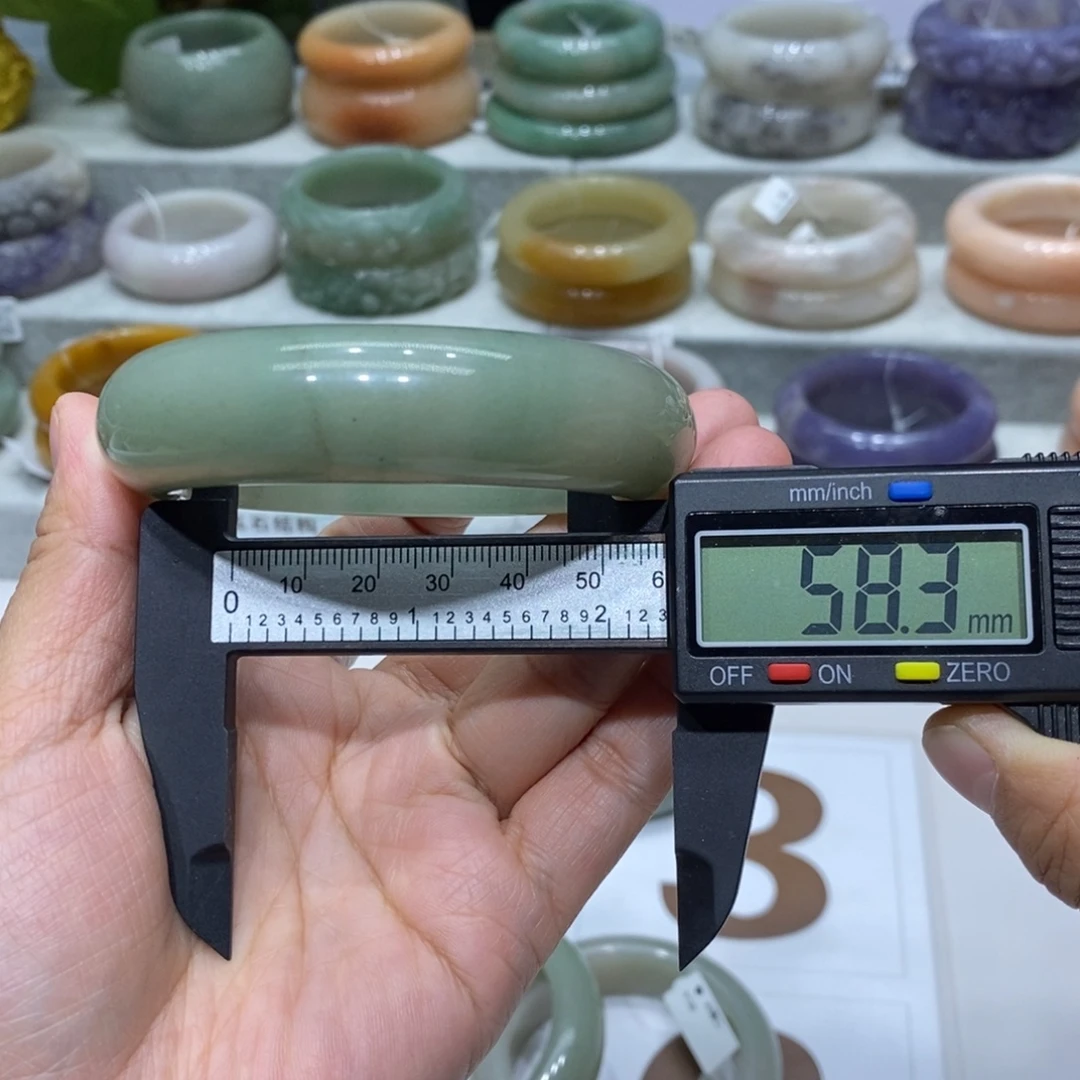 石英岩玉未镶嵌手镯