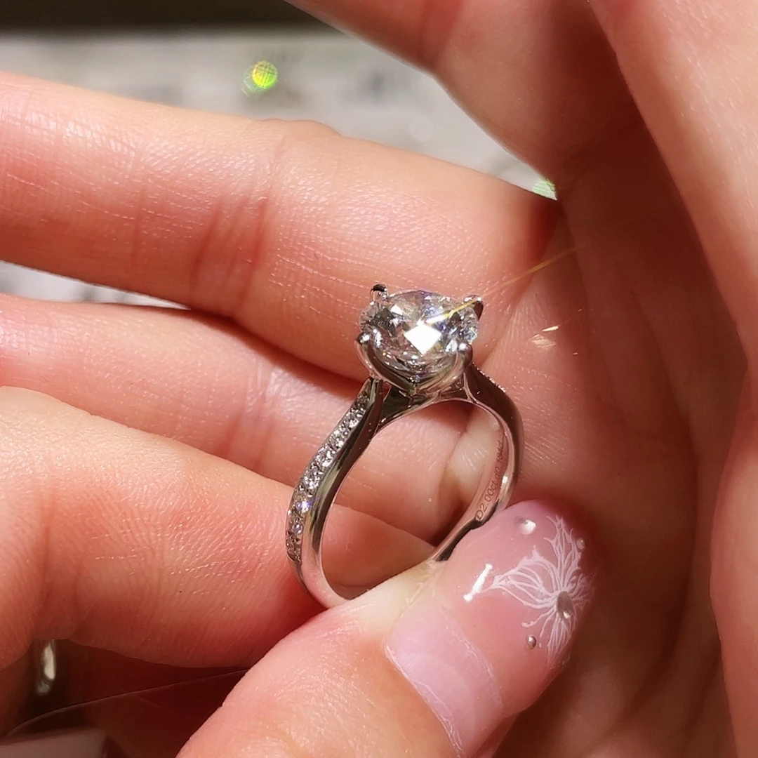 实验室培育钻石18K金镶嵌2克拉F-G/VS，14