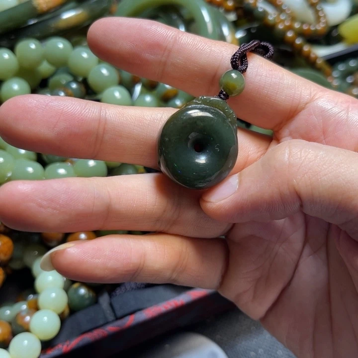 手链未镶嵌岫岩河磨玉（透闪石质玉）