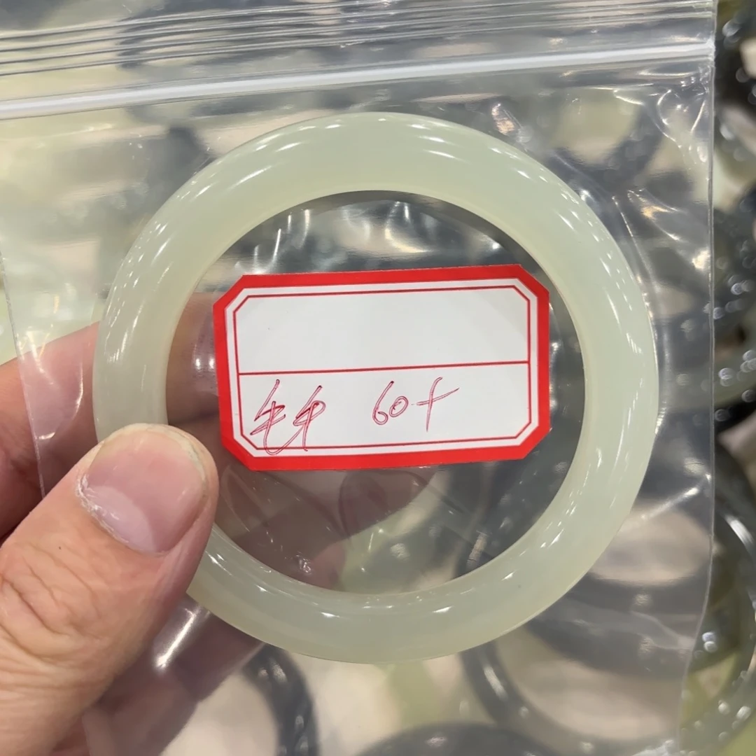 蛇纹石玉手镯未镶嵌虫*毛