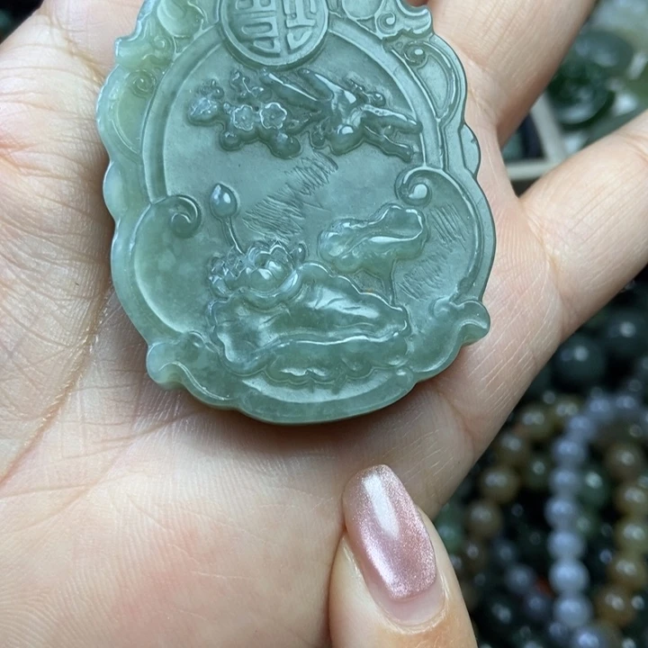 颈饰未镶嵌透闪石质玉