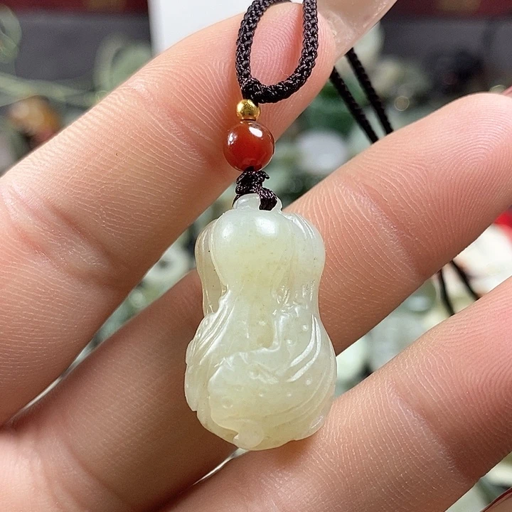 和田玉颈饰未镶嵌木*