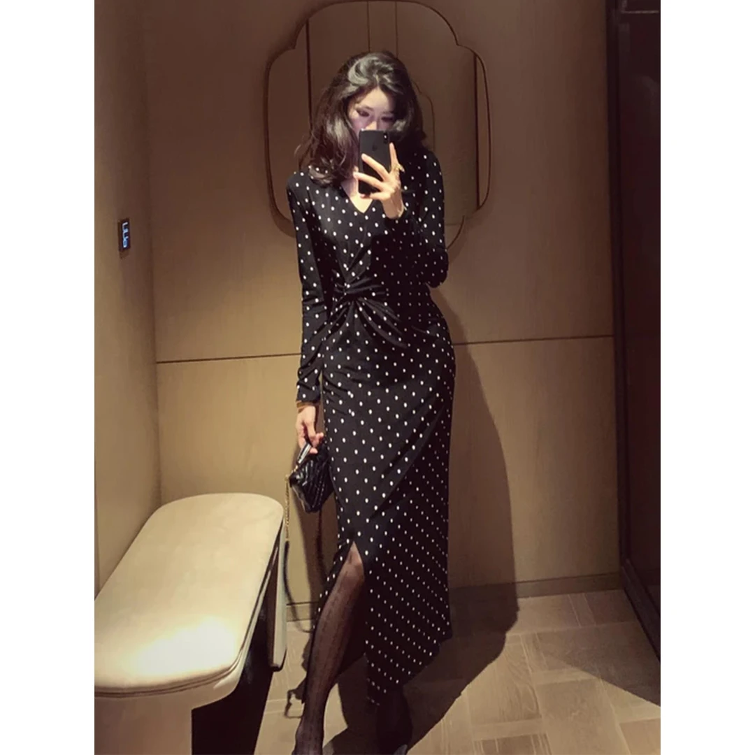 气场强大法式气质轻奢高级感巨好看又a又飒御姐黑色波点连衣裙秋