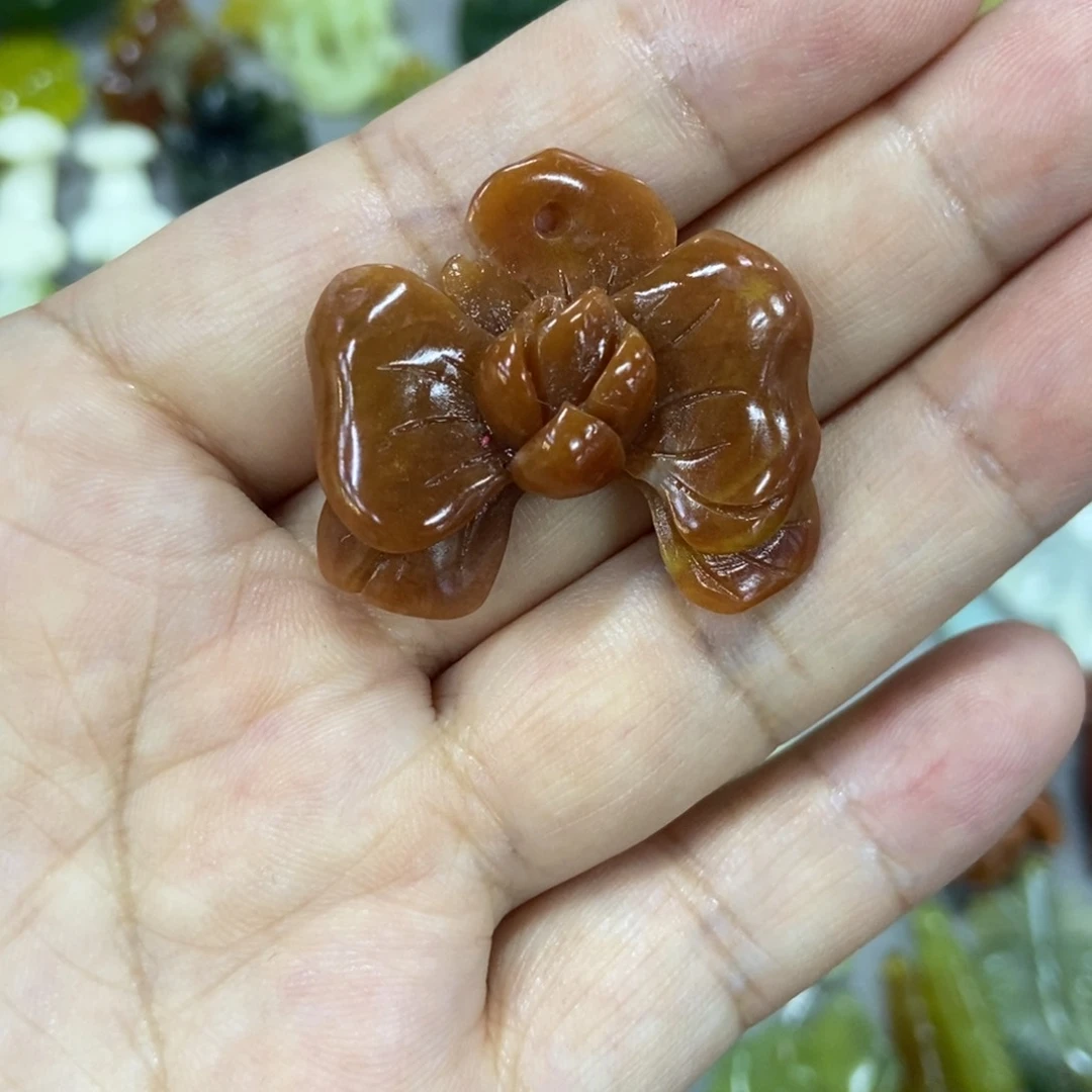未镶嵌蛇纹石玉挂件