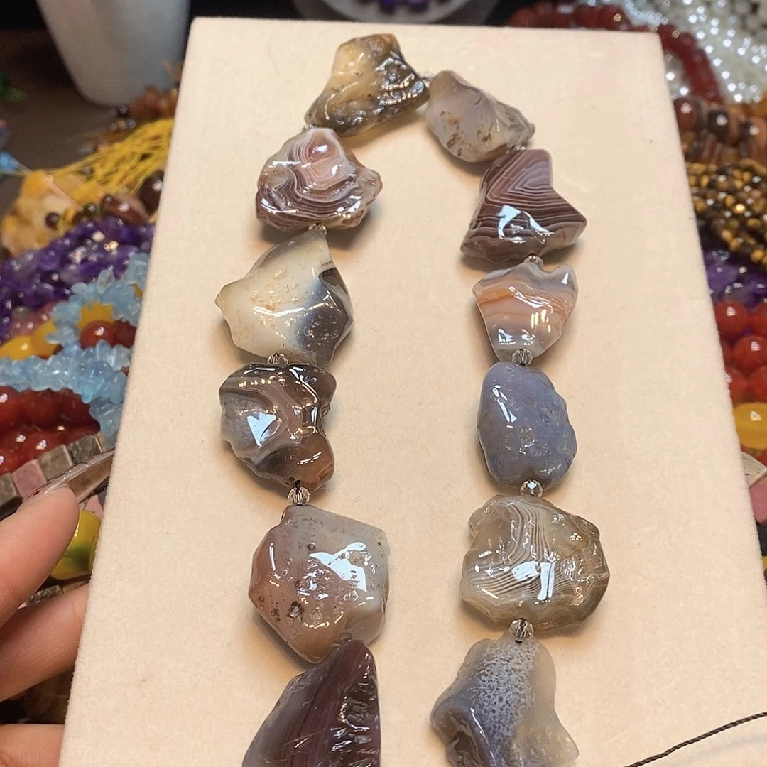 玛瑙/玉髓未镶嵌珠宝半成品天然波斯湾带皮玛瑙随型一条