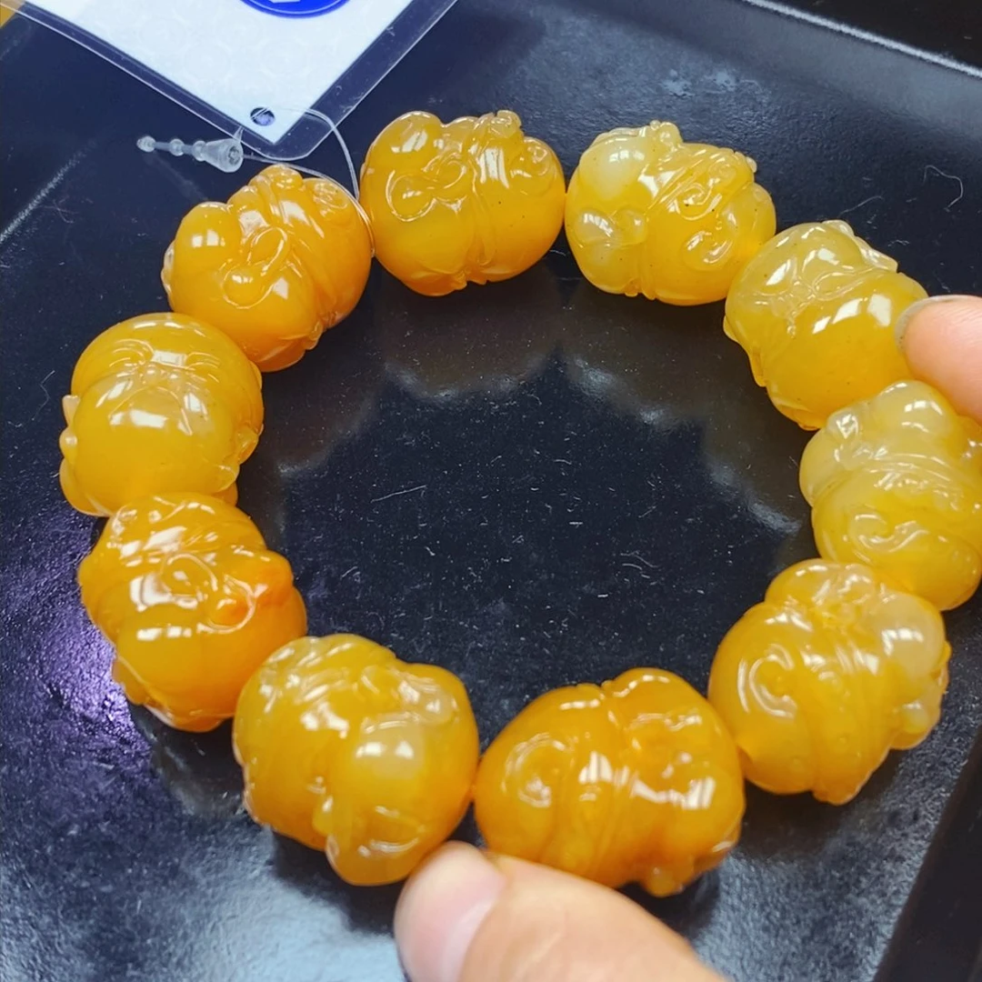 未镶嵌石英质玉（黄龙玉）颈饰
