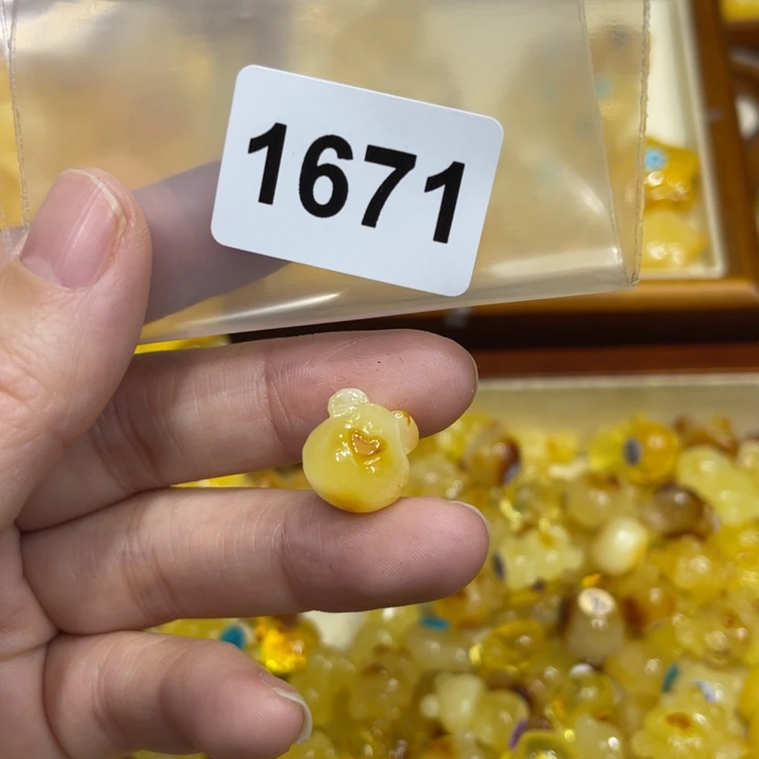 琥珀珠宝奇石未镶嵌