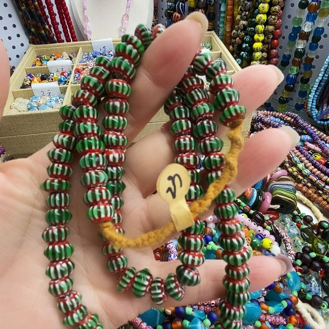 琉璃颈饰雪弗莱卡8左右，047