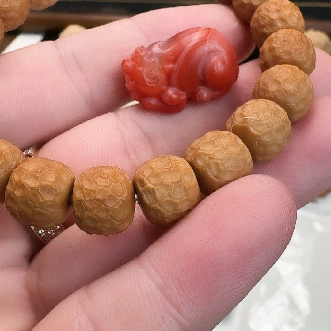 猴头核桃吊坠貔貅