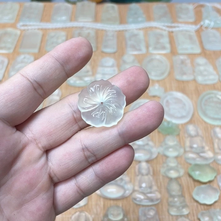 阿***林蛇纹石玉未镶嵌吊坠(赠链)