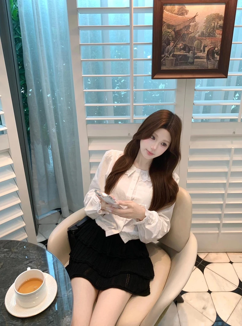 法式甜美白色衬衫女秋荷叶边短款长袖上衣高腰显瘦A字半身裙套装