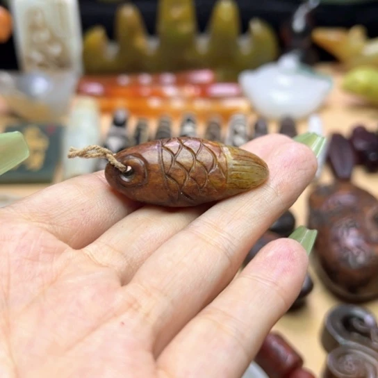 蛇纹石玉未镶嵌颈饰