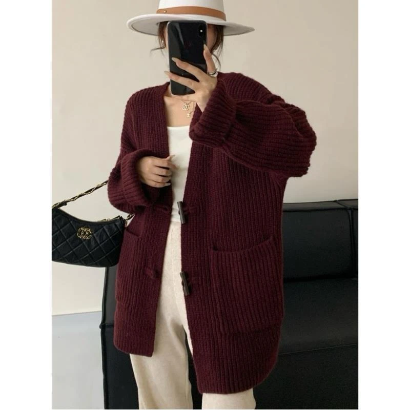 新新定制-中长款V领慵懒风牛角扣大毛衣宽松针织外套424534