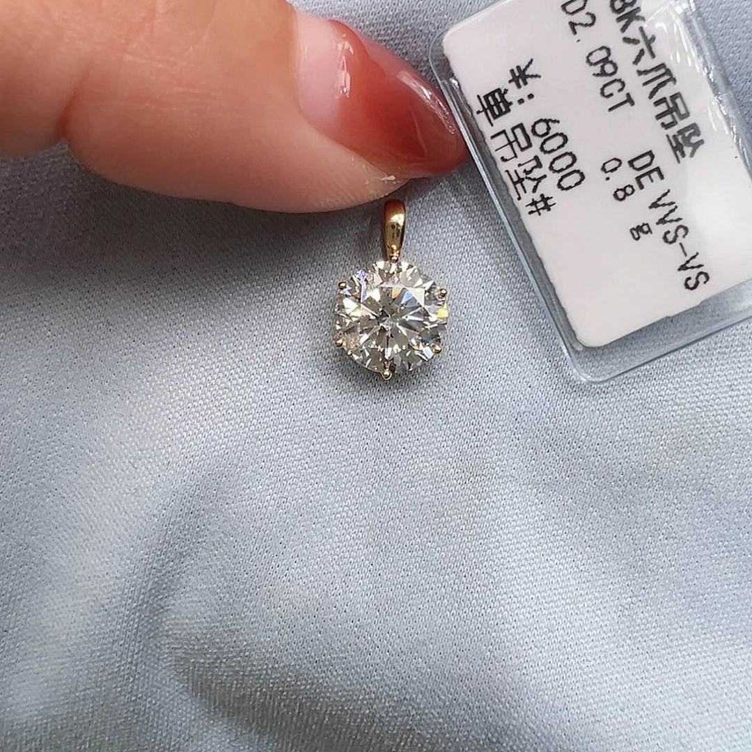 实验室培育钻石18K金镶嵌吊坠2.09克拉K黄六爪吊坠