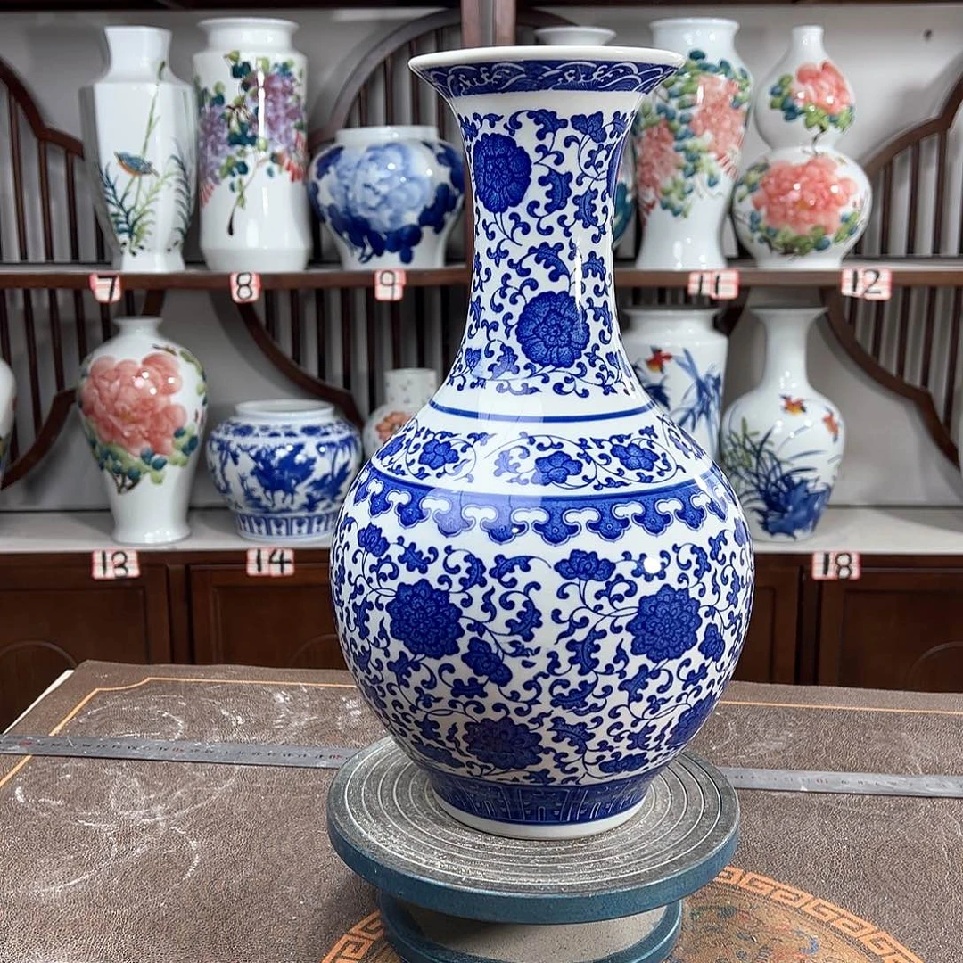 摆件景德镇陶瓷缠枝
