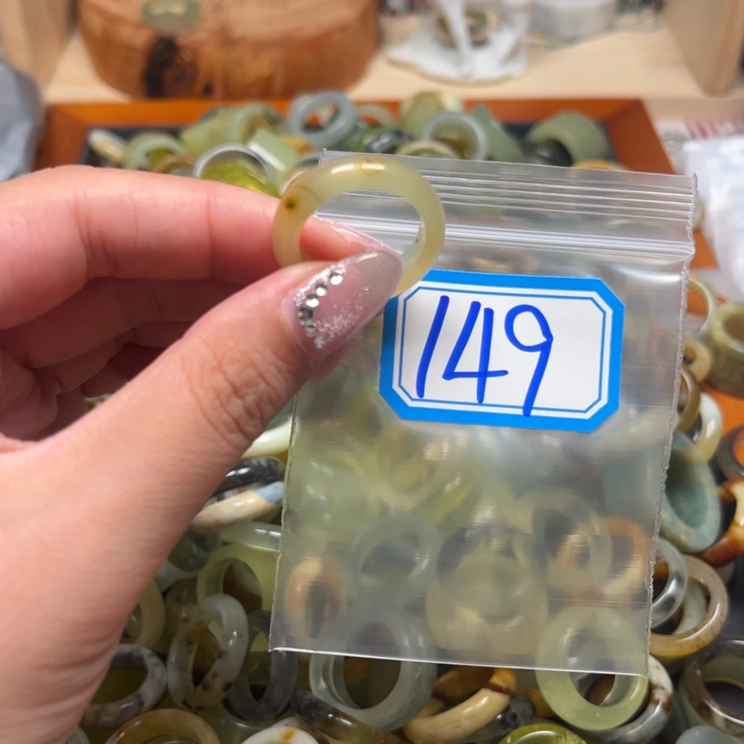 姐***周蛇纹石玉未镶嵌珠宝奇石