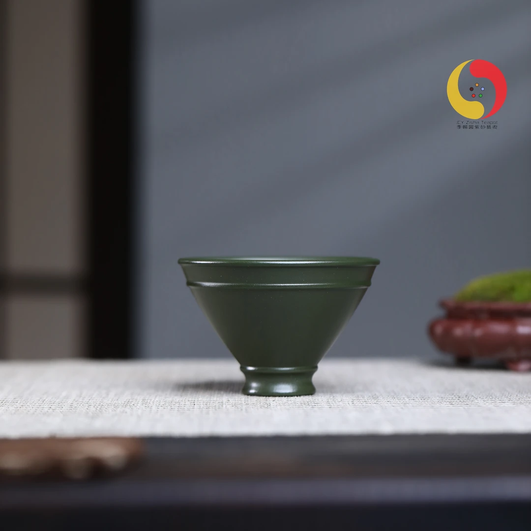宜兴 老墨绿泥竹段锥形漏斗杯 创意茶玩摆件品茗杯斗笠杯