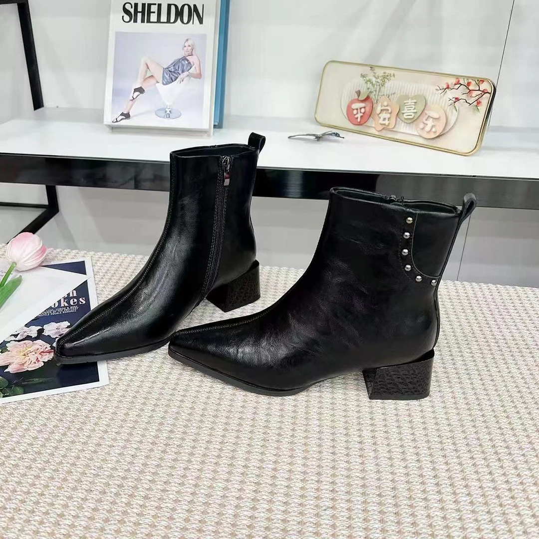 J246099   新款时尚尖头侧拉链尖头粗跟百搭短靴（加绒）