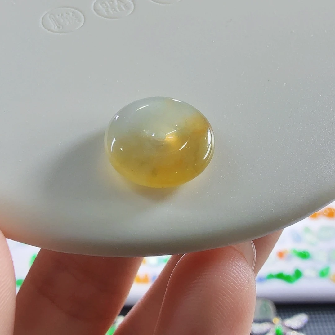 翡翠未镶嵌颈饰扣子